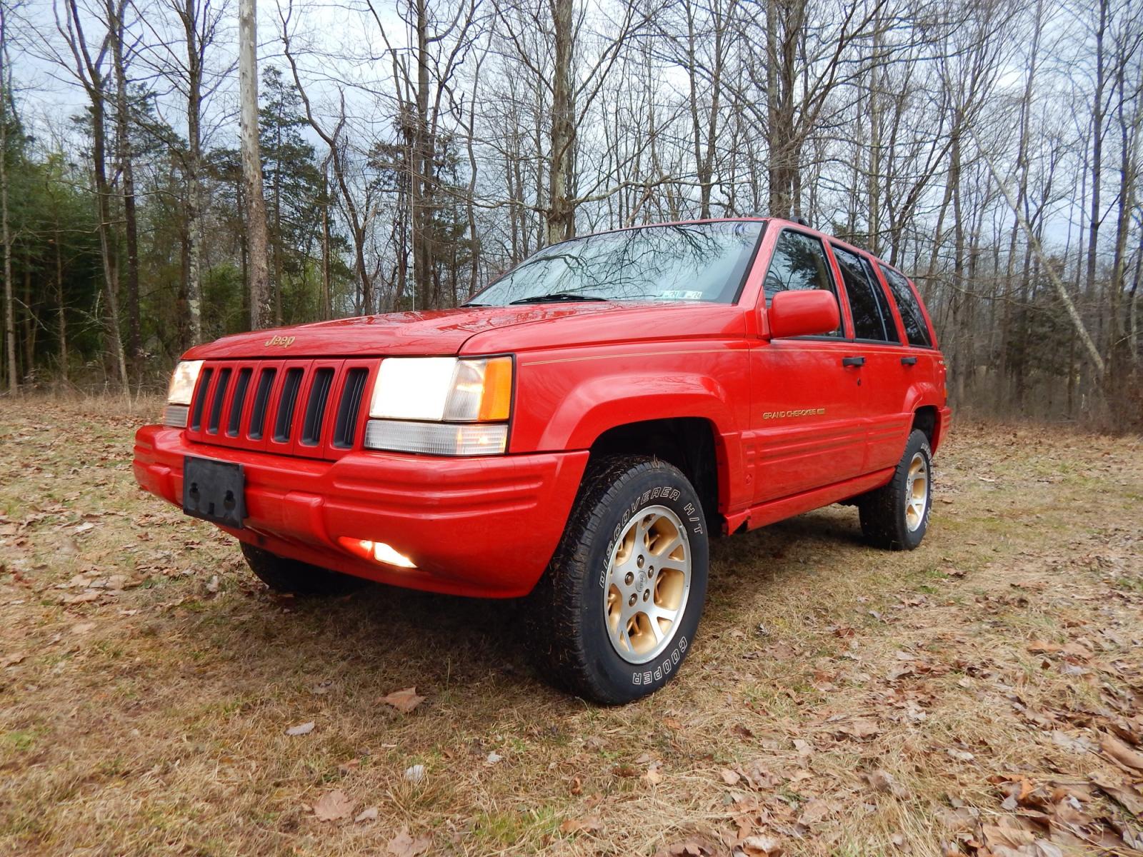 1996 RED /Tan Leather Jeep Grand Cherokee Limited 4WD (1J4GZ78Y6TC) with an 5.2L V8 OHV 16V engine, 4-Speed Automatic Overdrive transmission, located at 6528 Lower York Road, New Hope, PA, 18938, (215) 862-9555, 40.358707, -74.977882 - Here we have a 1996 Jeep Grand Cherokee with a 5.2L V8 putting power to a 4x4 automatic transmission. Options include: tan leather with wood trim, heat/AC, AM/FM/CD/TAPE radio, tilt steering wheel, cruise control, heated front seat, moon roof, power windows/locks/mirrors, roof rack, fog lights, tow - Photo #0